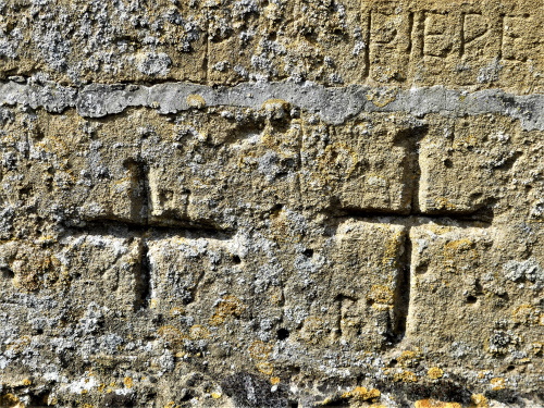 Noirval croix boules