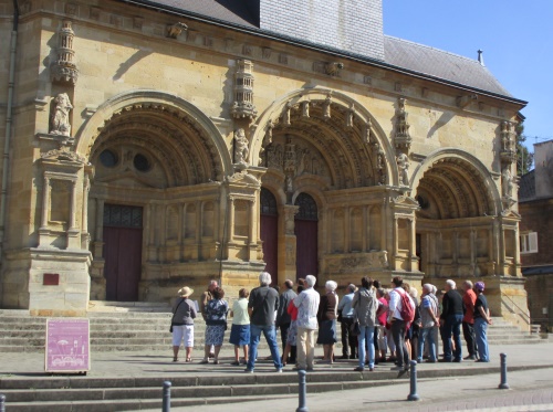 devant l'église saint-Maurille à Vouziers stmaurille 1 20180924 1445847199
